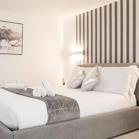 Unforgettable Split Level Jacuzzi Suite Navona - Top Collection โรม ภายนอก รูปภาพ