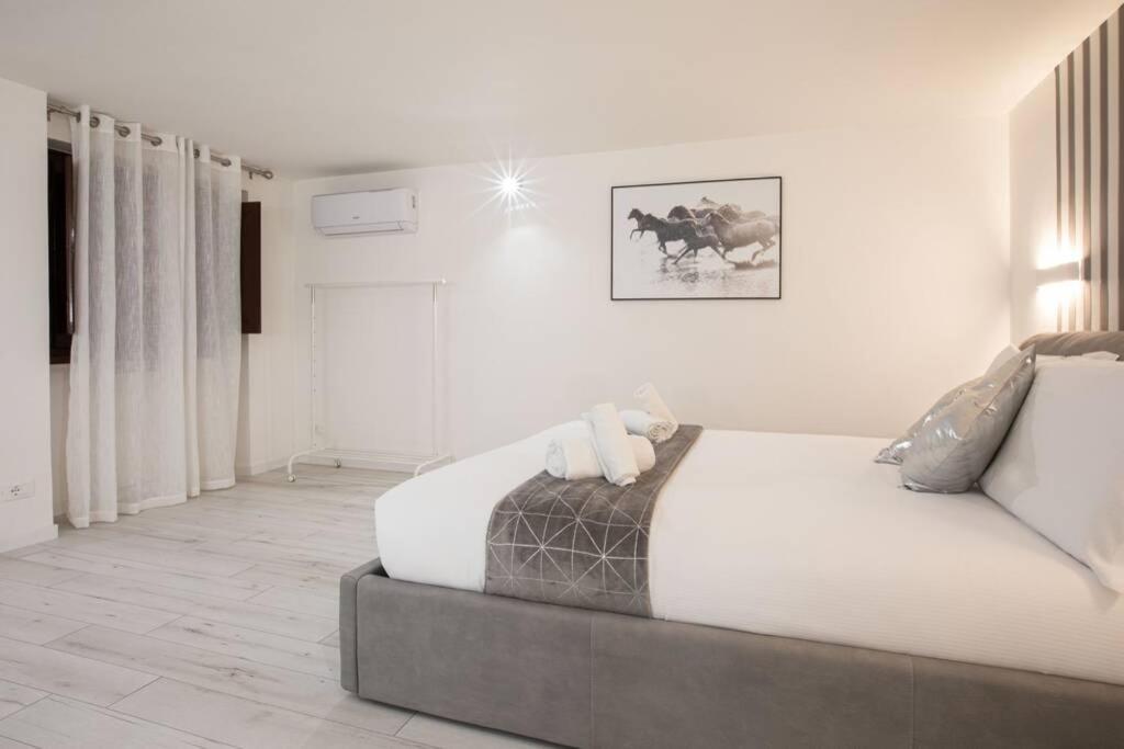 Unforgettable Split Level Jacuzzi Suite Navona - Top Collection โรม ภายนอก รูปภาพ