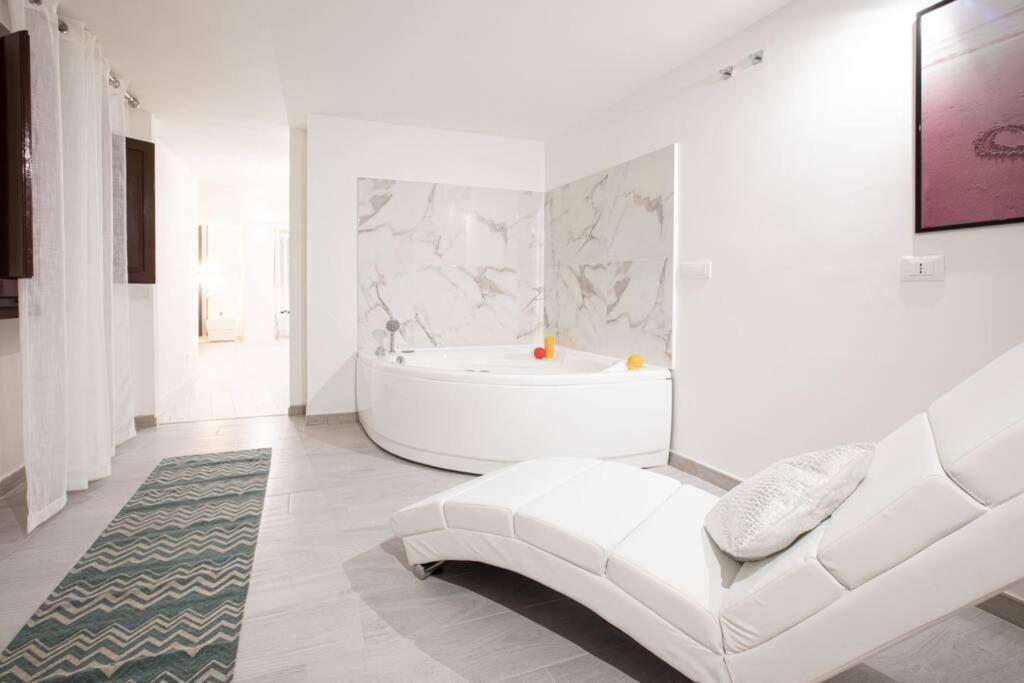 Unforgettable Split Level Jacuzzi Suite Navona - Top Collection โรม ภายนอก รูปภาพ
