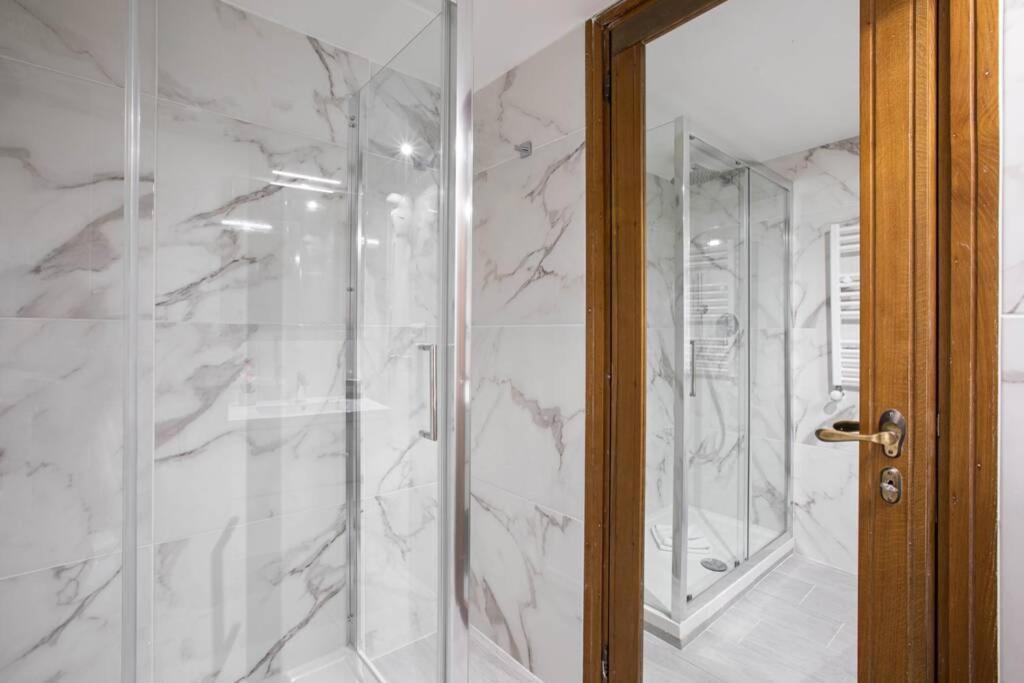 Unforgettable Split Level Jacuzzi Suite Navona - Top Collection โรม ภายนอก รูปภาพ
