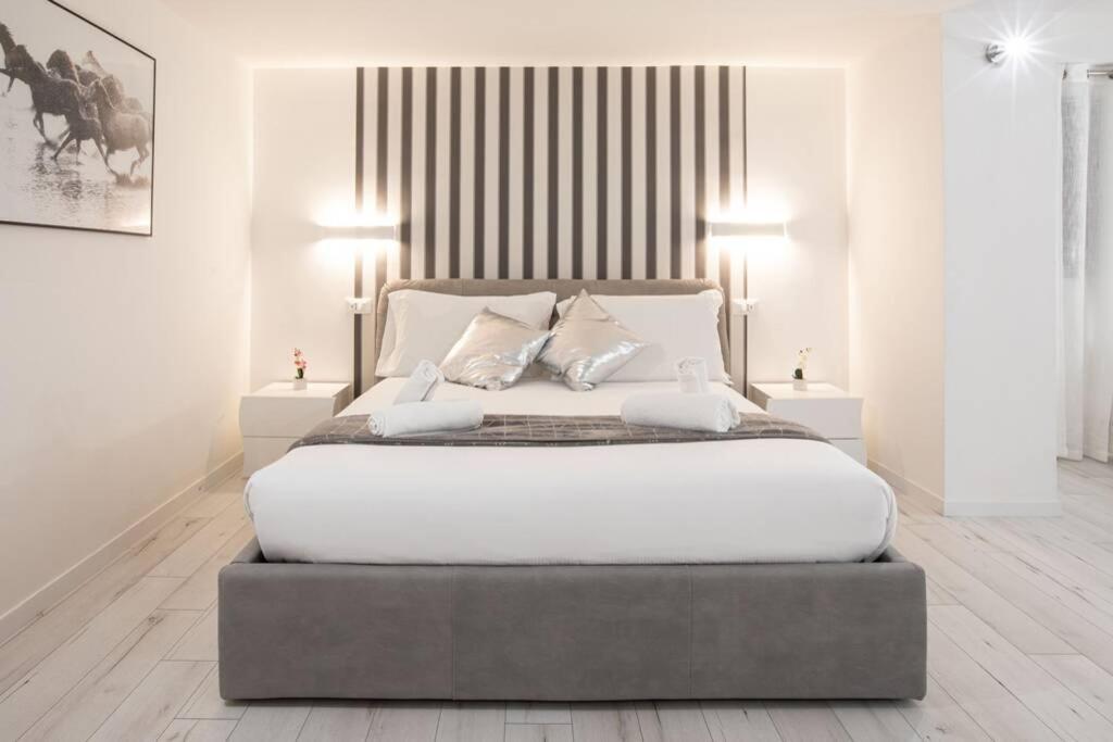 Unforgettable Split Level Jacuzzi Suite Navona - Top Collection โรม ภายนอก รูปภาพ